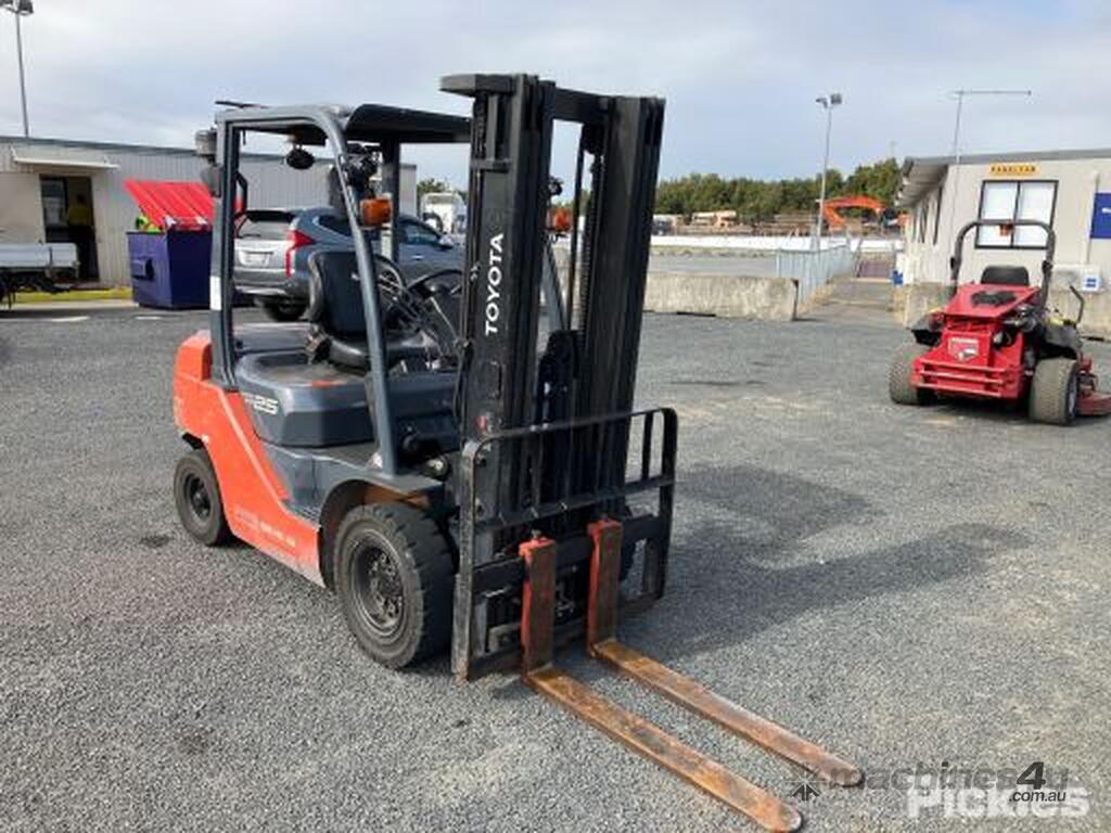 Used 2017 Toyota 62-8FD25 Counterbalance Forklift in , - Listed on ...