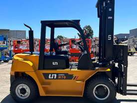 UN Forklift 7T Diesel: Forklifts Australia - the Industry Leader! - picture0' - Click to enlarge