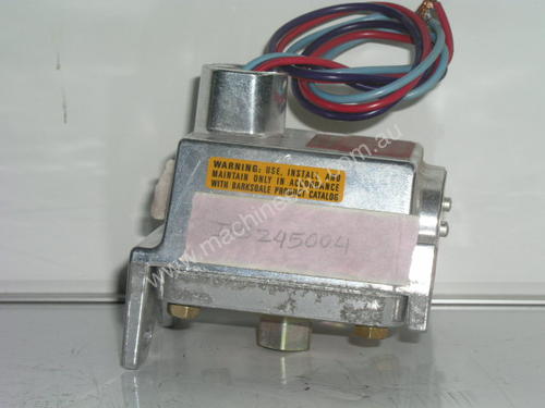 Barksdale Controls VCD1H-H18 Pressure Switch.