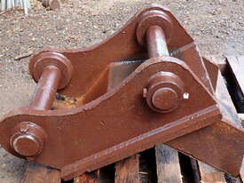 17-36 ton (90/80mm pin) Excavator Headstock Hitch Mounting Plate - picture0' - Click to enlarge