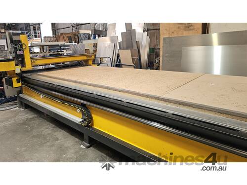 POWERFUL, LARGE BED, AUSTRALIAN MADE CNC ROUTER - URGENT SALE  