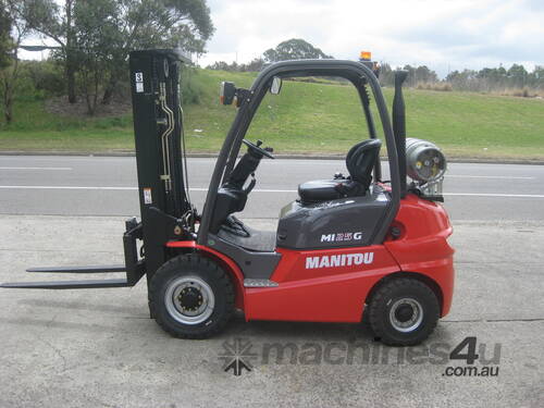 Manitou 2.5T Counterbalance LPG Forklift | Container Entry | Side Shift