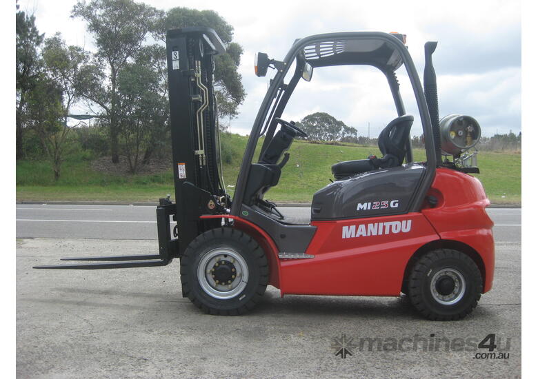Manitou 2.5T Counterbalance LPG Forklift | Container Entry | Side Shift