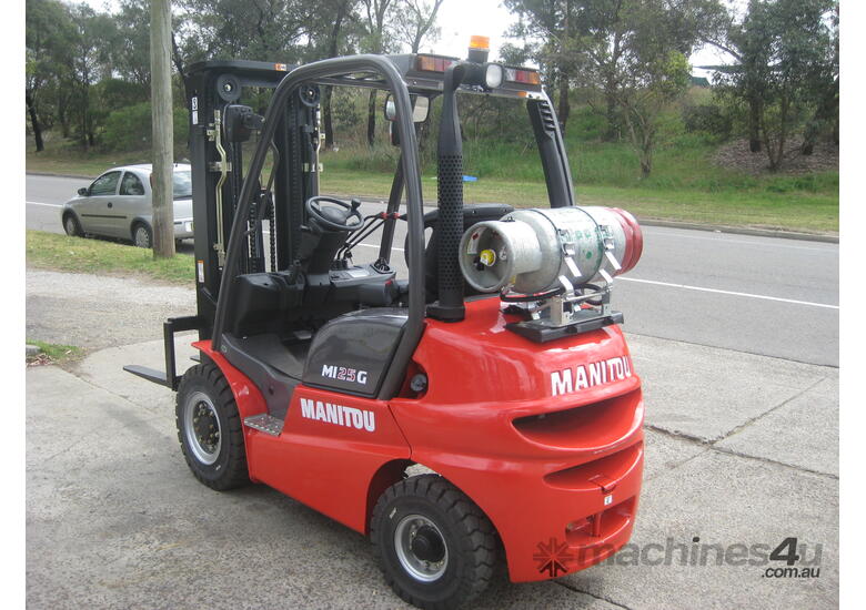 Manitou 2.5T Counterbalance LPG Forklift | Container Entry | Side Shift