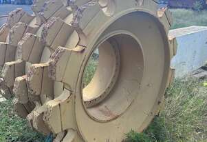 CAT 825G Refurbished Compactor Wheel - Reputable Seller