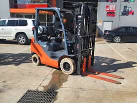 Toyota Forklift 1.8T Container Mast with Tyne positioner  - picture0' - Click to enlarge