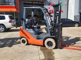 Toyota Forklift 1.8T Container Mast with Tyne positioner  - picture0' - Click to enlarge