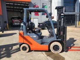 Toyota Forklift 1.8T Container Mast with Tyne positioner  - picture1' - Click to enlarge