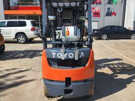 Toyota Forklift 1.8T Container Mast with Tyne positioner  - picture2' - Click to enlarge