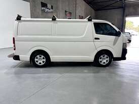 2010 Toyota Hiace  Petrol - picture2' - Click to enlarge