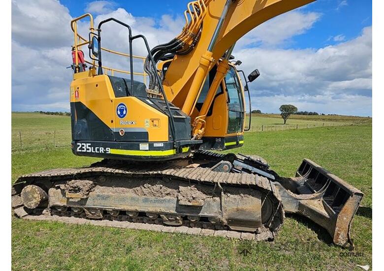 caption 2017 HYUNDAI R235LCR-9 EXCAVATOR WITH 2 X BUCKETS
