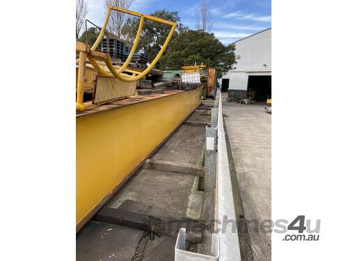 caption LOT #11 Eilbeck box section crane rail