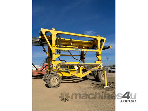 Straddle Carrier: Combilift SC  4Wheels, 35Ton, 2020 Model