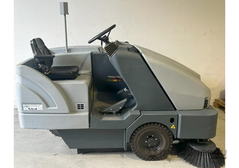 caption Nilfisk SR1601 LPG rider sweeper