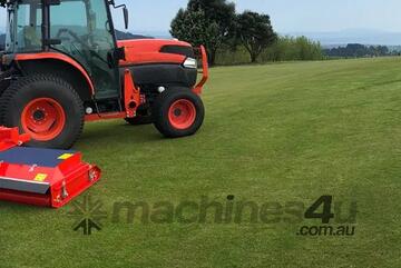 Trimax Snake S2 400: Precision with 4m Cutting Width for Sports Turf!