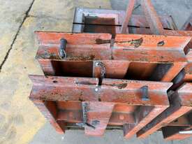 East West Engineering Concrete Mould (Unreserved) - picture2' - Click to enlarge