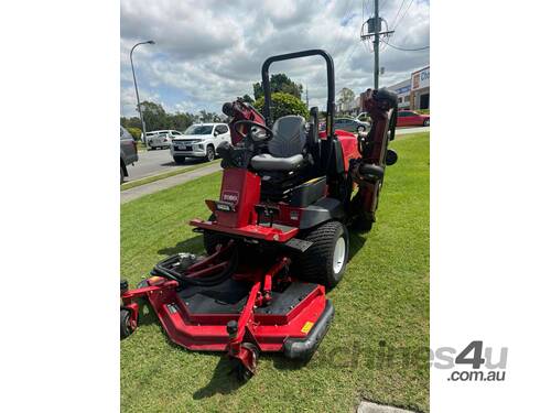 Toro Groundsmaster 4000: Large-Area Mower!