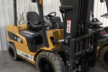 CATERPILLAR 3.5 Tonne Container Mast LPG Forklift