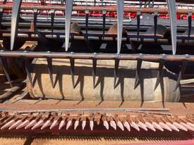 2011 CASE IH 2152/MACDON D60 40' DRAPER FRONT - picture2' - Click to enlarge