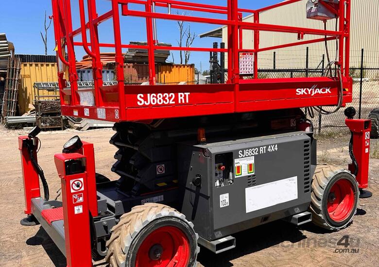 2017 Skyjack SJ6832RT - 32ft RT Scissor Lift image 4