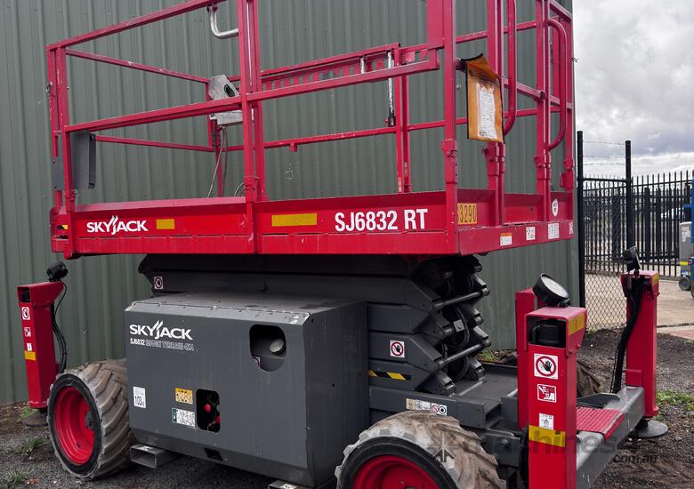 2017 Skyjack SJ6832RT - 32ft RT Scissor Lift