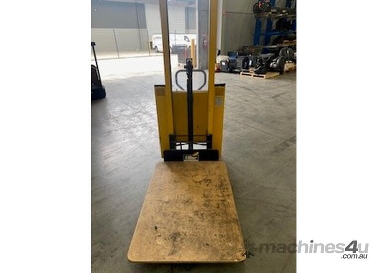 caption Walkie stacker Electric lifting platform