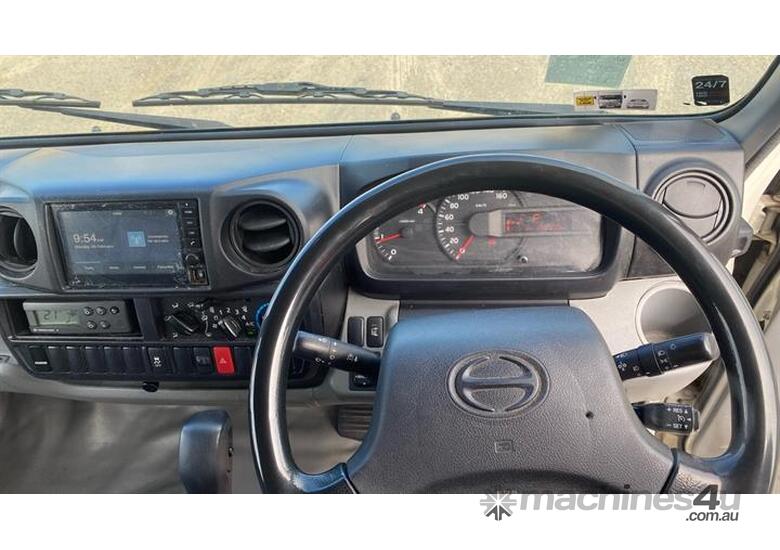 caption Hino 300 Series