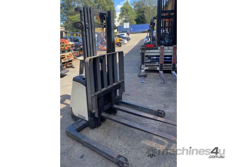 Late Model Crown Forklift Stacker New Batteries