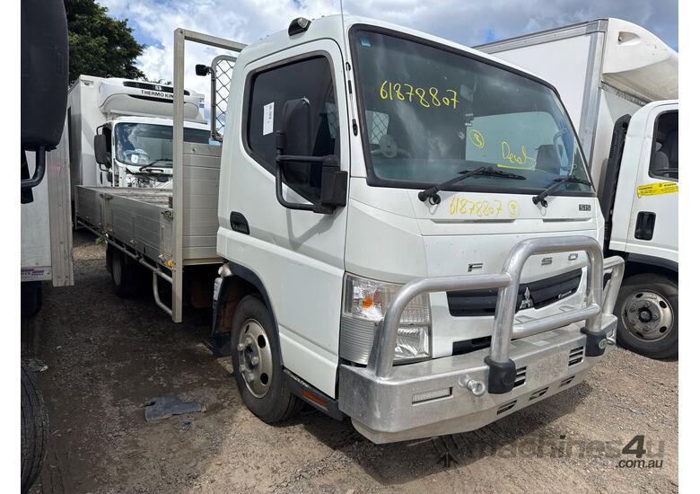 caption 2017 Mitsubishi Fuso Canter 515 Table Top