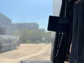 2025 Zoomlion ZCC2000V 200Ton Crawler Crane  - picture0' - Click to enlarge