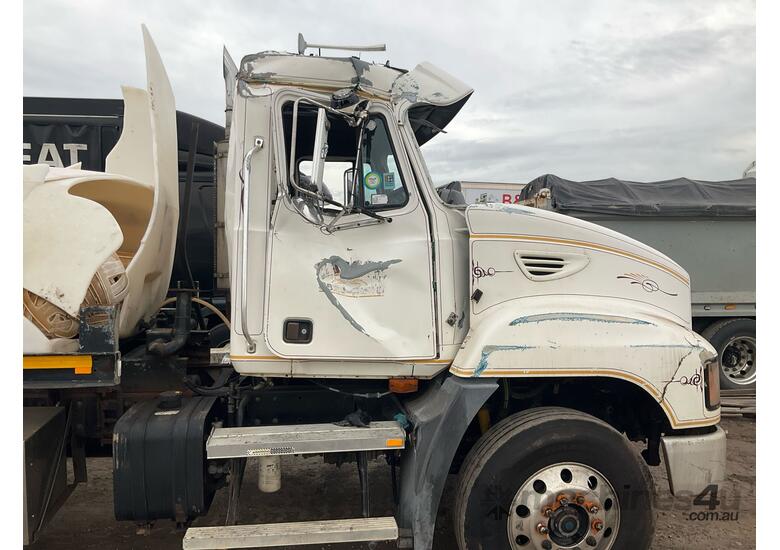 caption 2003 Mack ML Tanker