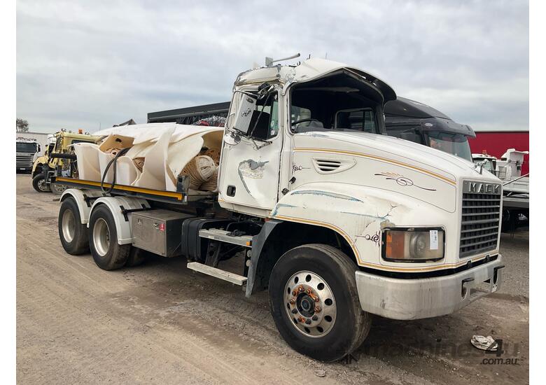 caption 2003 Mack ML Tanker
