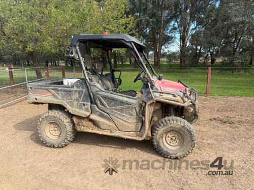 caption Honda Pioneer 1000 SXS