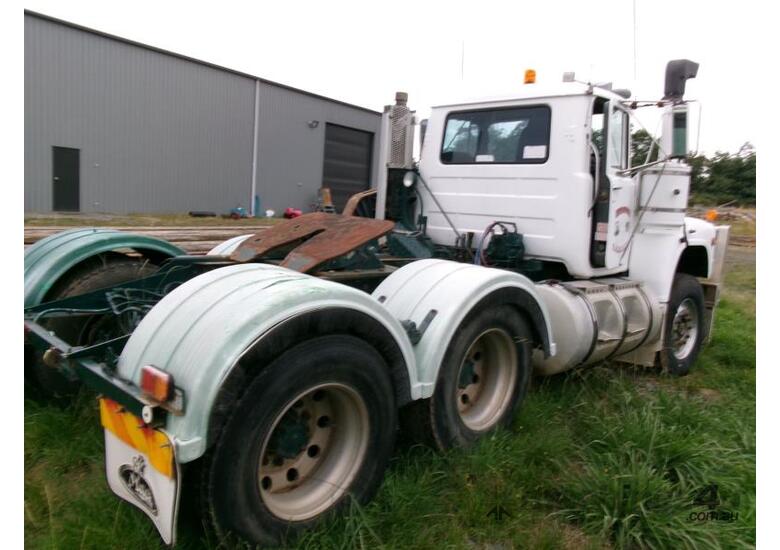 Mack Valueliner Prime Mover