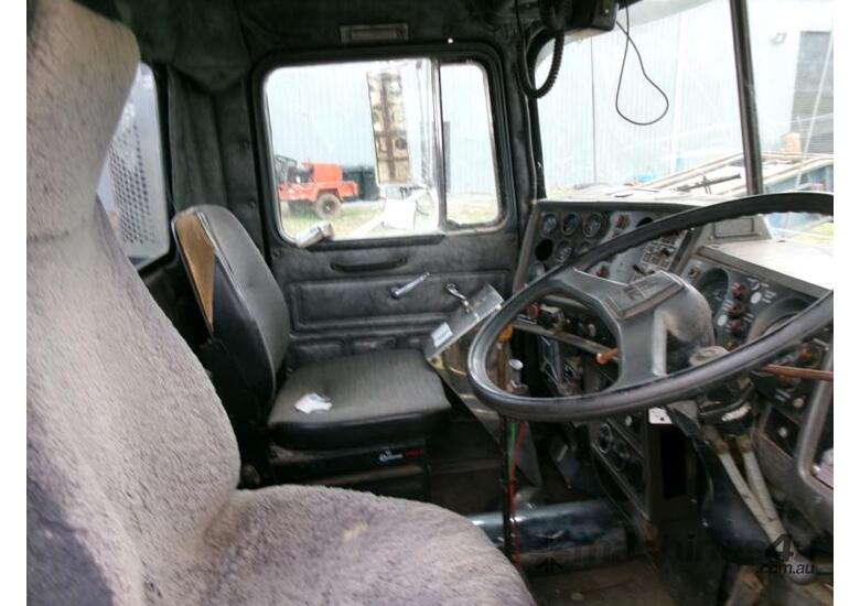 Mack Valueliner Prime Mover