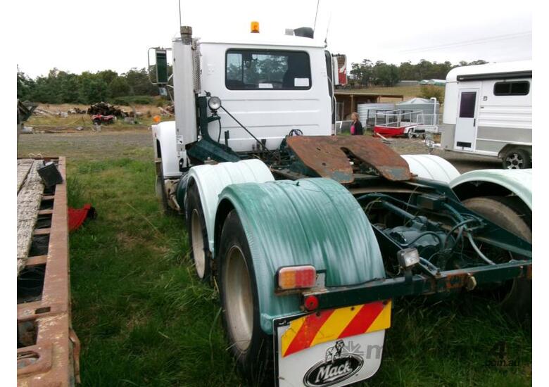 Mack Valueliner Prime Mover