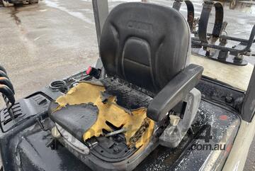 2011 Crown CG33P-5 3 Stage Forklift Truck