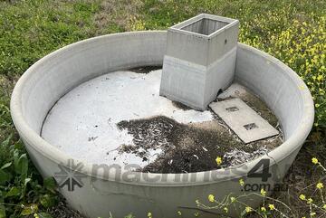 ROUND TROUGH #1 - Approx. 2000L