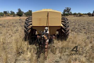 HARDIE 2400L BOOM SPRAY