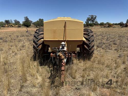 HARDIE 2400L BOOM SPRAY