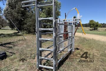 CALF RACE SLIDING GATE