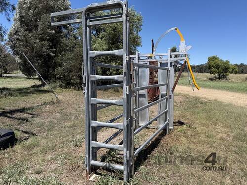CALF RACE SLIDING GATE 