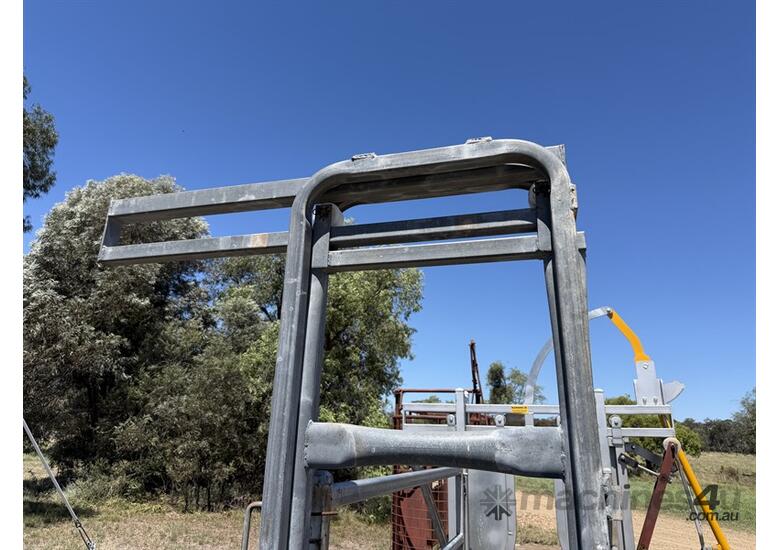 CALF RACE SLIDING GATE 