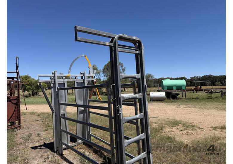 CALF RACE SLIDING GATE 