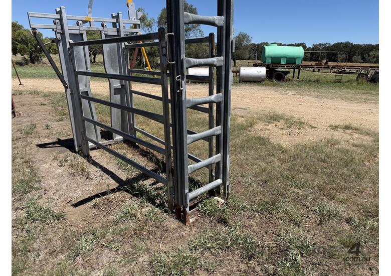 CALF RACE SLIDING GATE 