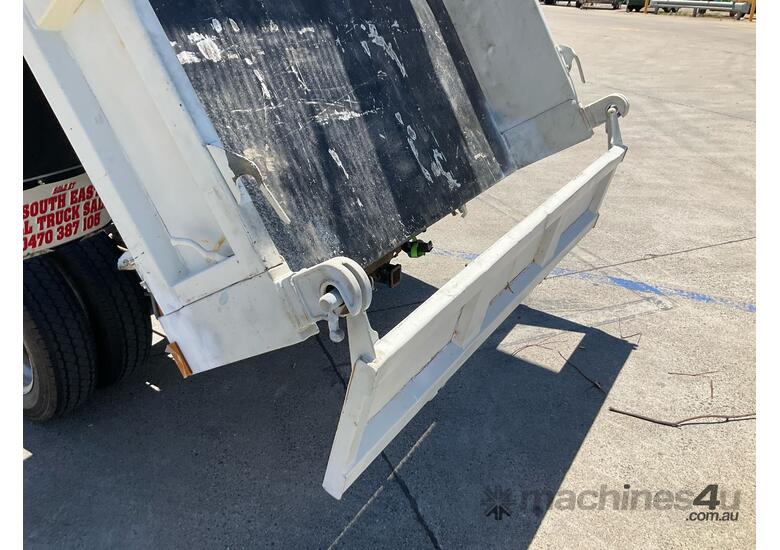 2018 Hino 300 617 Tipper