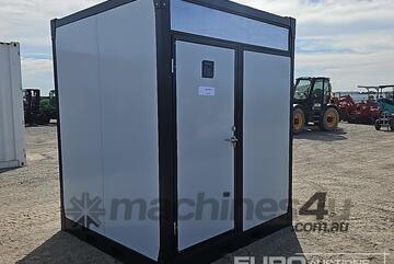 Un  2.0m x 2.2m Portable Toilet