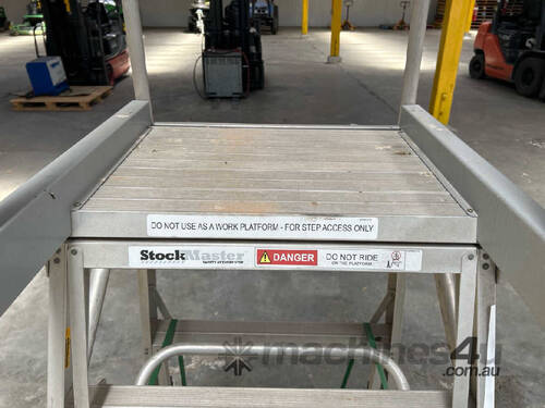 1 x Stockmaster Step-Thru Mobile Platform Ladder