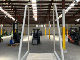 1 x Stockmaster Step-Thru Mobile Platform Ladder - picture2' - Click to enlarge