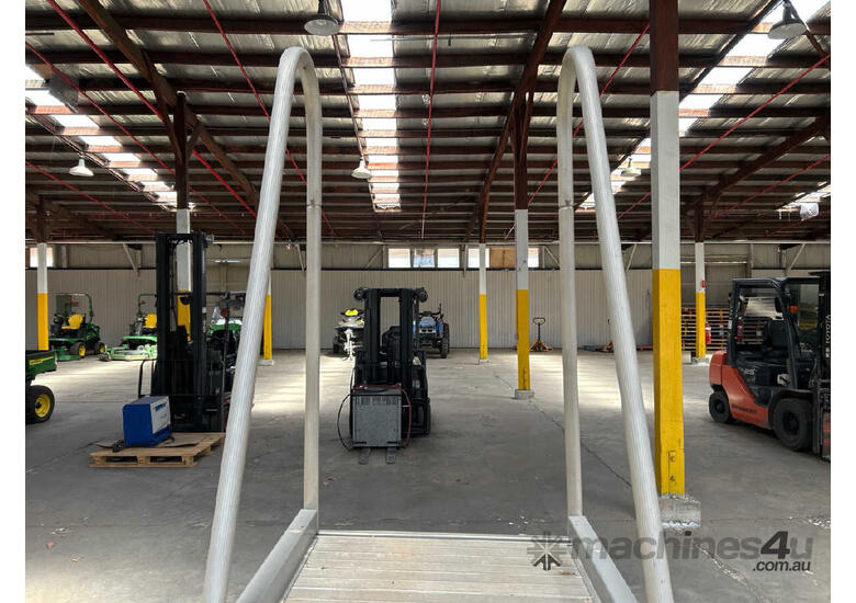 1 x Stockmaster Step-Thru Mobile Platform Ladder